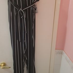 Forever 21, never worn, pants with pockets. Comfy, business cas, or dress em up.